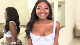 AllBlackX - Noemie Bilas a cuki csoki fiatalasszony