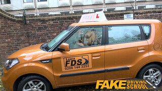 Fake Driving School - Szőrös pinájú latin kisasszony