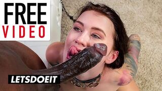 Vad popócska kaland a Her Limit csatornán: Éhes csajok popsikáját durván megdolgozzák 4k pornó